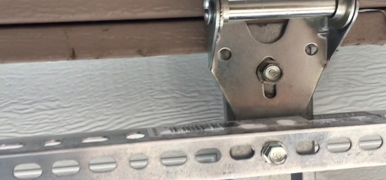 commercial garage door hinges repair in Innisfil